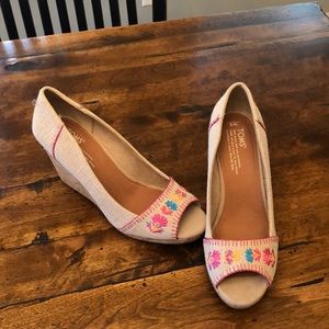Toms wedges